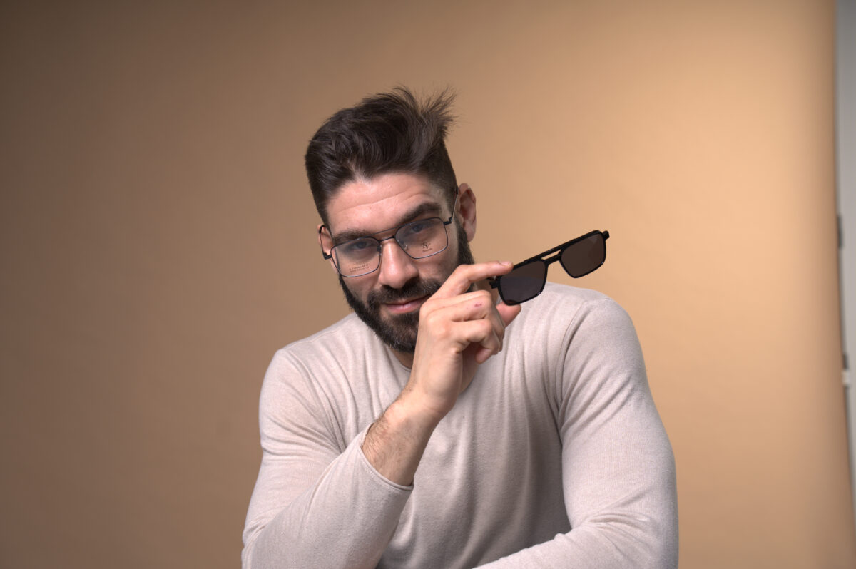 Modne i praktyczne? Poznaj oprawki clip-on.